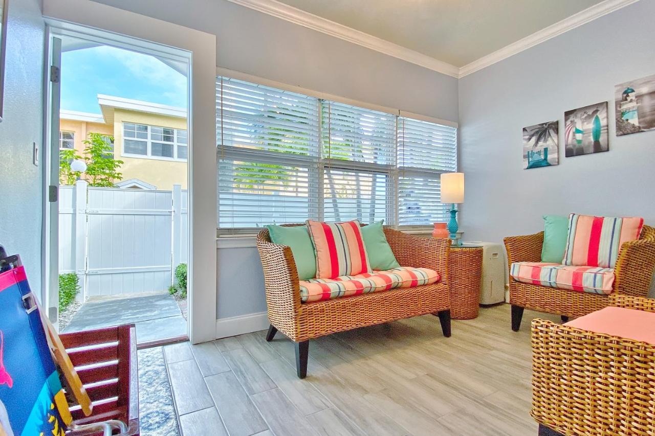 Barefoot Beach E102 Apartment