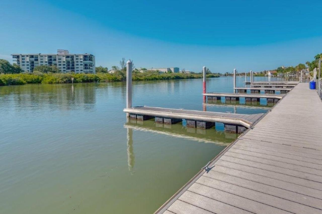 Apartment Harborside At Marker Thirty Three 2212