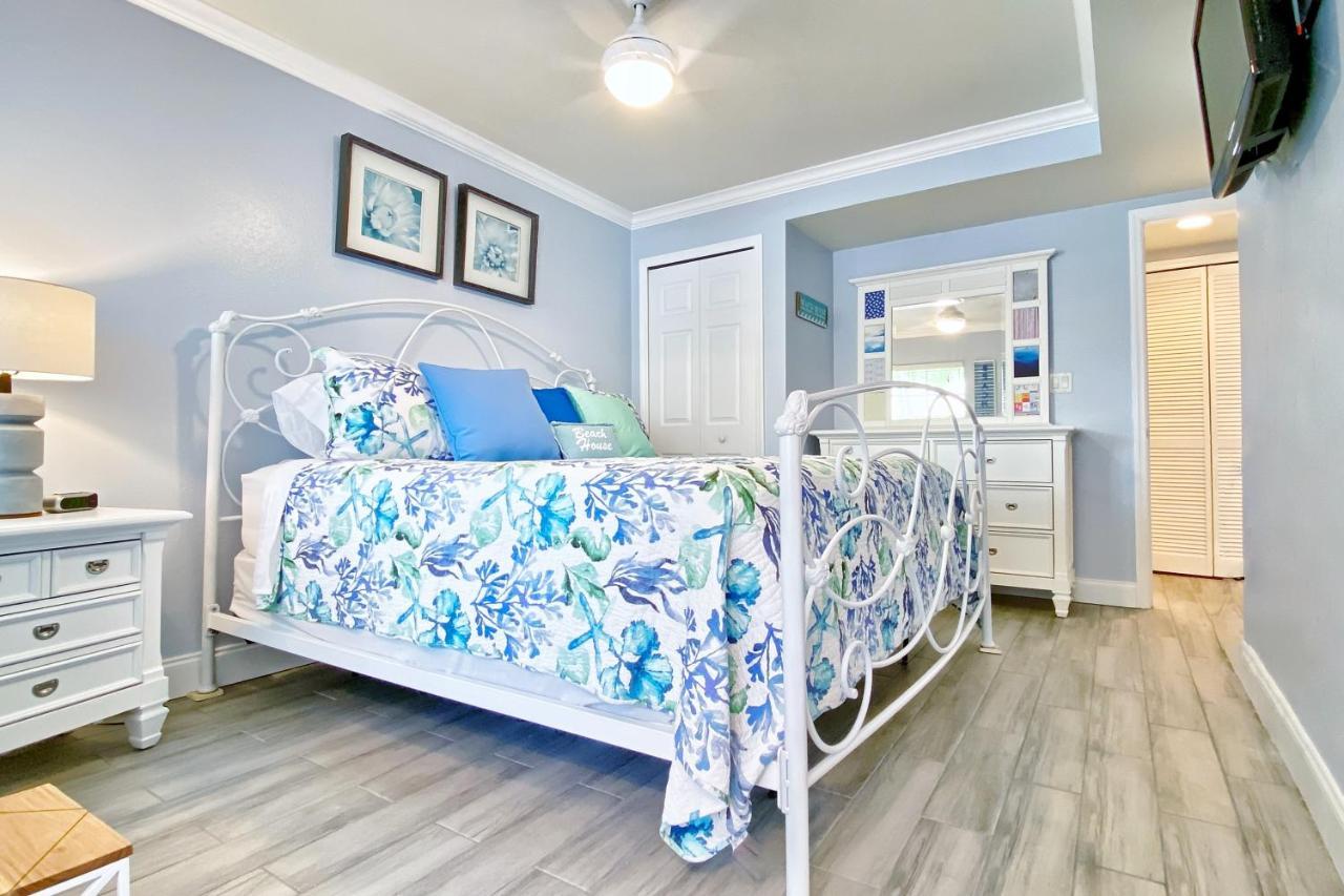 Barefoot Beach E102 *