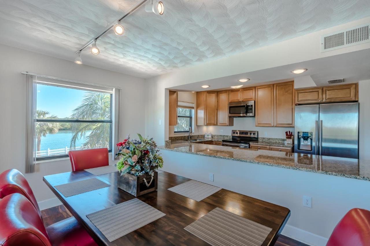 Bay Shores Yacht & Tennis 208, 2 Bedrooms, Sleeps 6, Heated Pool, Spa, Bay View
