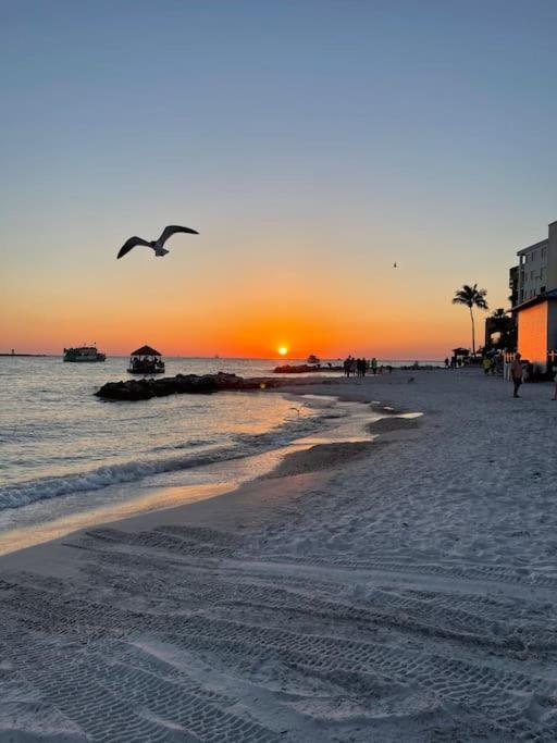 Waterfront -3br - 2kings -pool Balcony - * Clearwater Beach