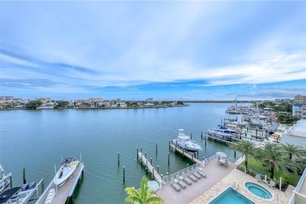 Waterfront -3br - 2kings -pool Balcony -