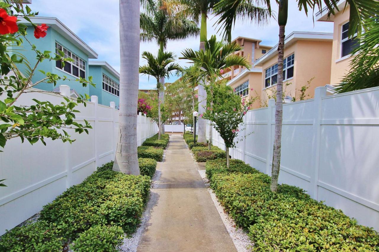 Barefoot Beach E102 Apartment *