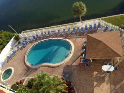 Apartment Bay Shores Yacht & Tennis 208, 2 Bedrooms, Sleeps 6, Heated Pool, Spa, Bay View
