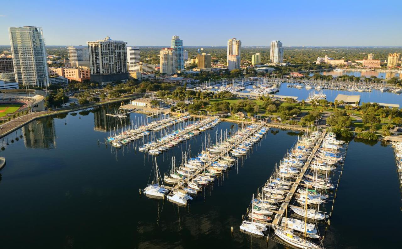 Bay Shores Yacht & Tennis 208, 2 Bedrooms, Sleeps 6, Heated Pool, Spa, Bay View *