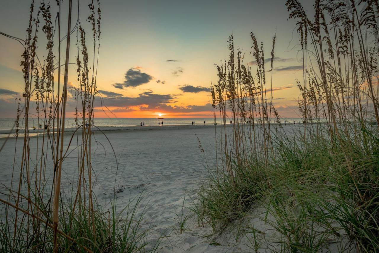 Bay Shores Yacht & Tennis 208, 2 Bedrooms, Sleeps 6, Heated Pool, Spa, Bay View Apartment *