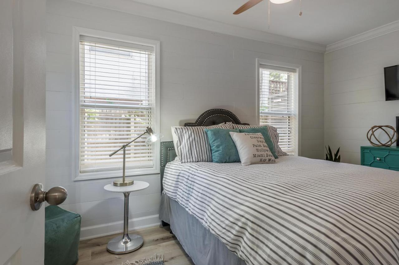 Fully Renovated Indian Rocks Beach Getaway * Clearwater Beach