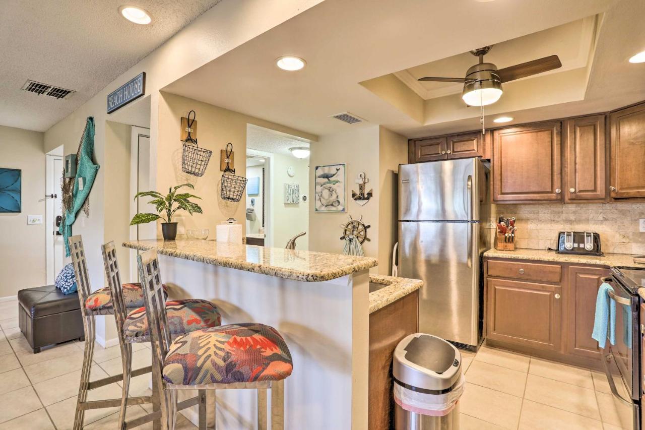 Sea La Vie Sunny Indian Rocks Condo! Apartment