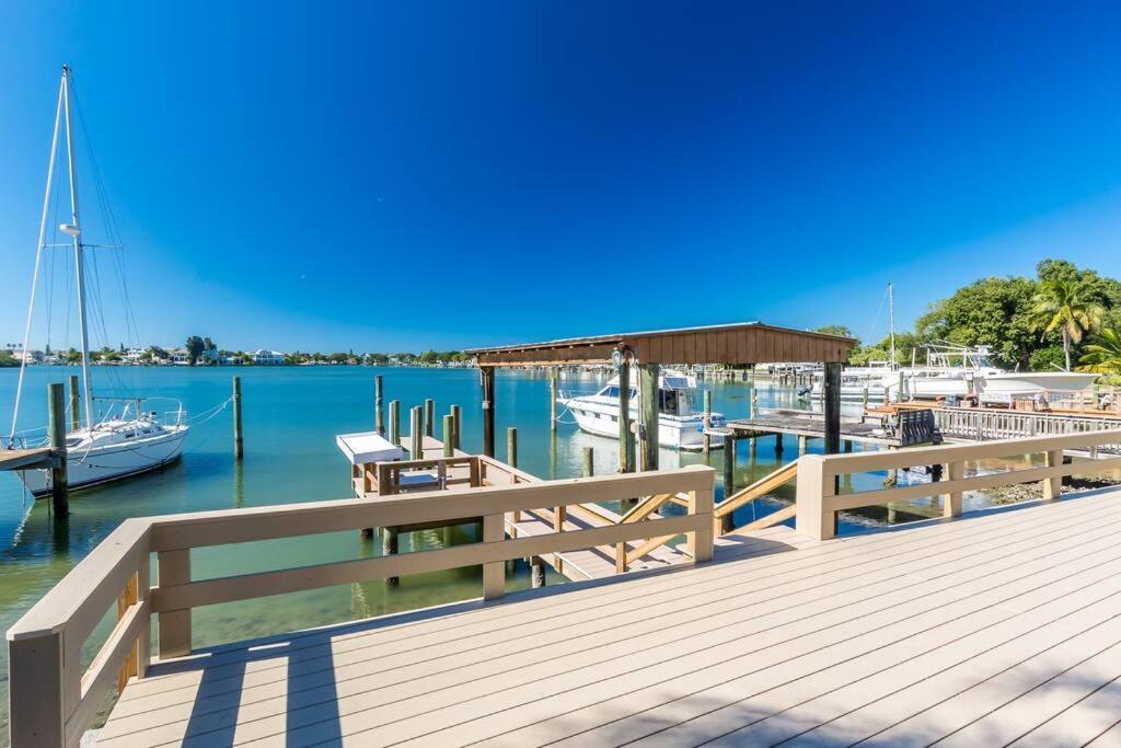 Amazing Water Front View Newly Renovated 3bd 2bth Holiday home