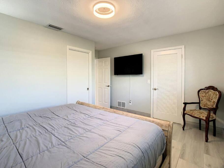 Amazing Water Front View Newly Renovated 3bd 2bth Holiday home Clearwater Beach