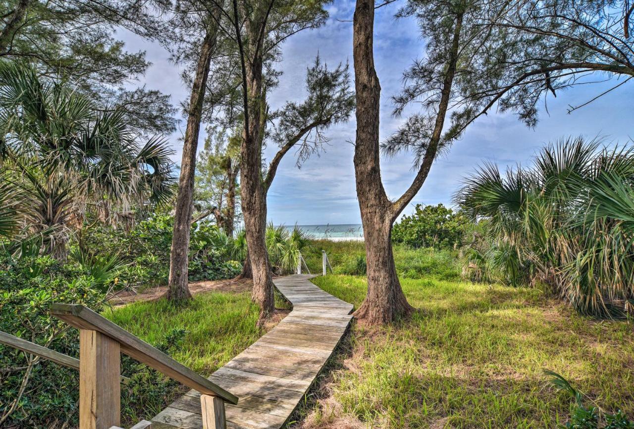 Beachfront Indian Rocks Escape With Ocean View Deck!
