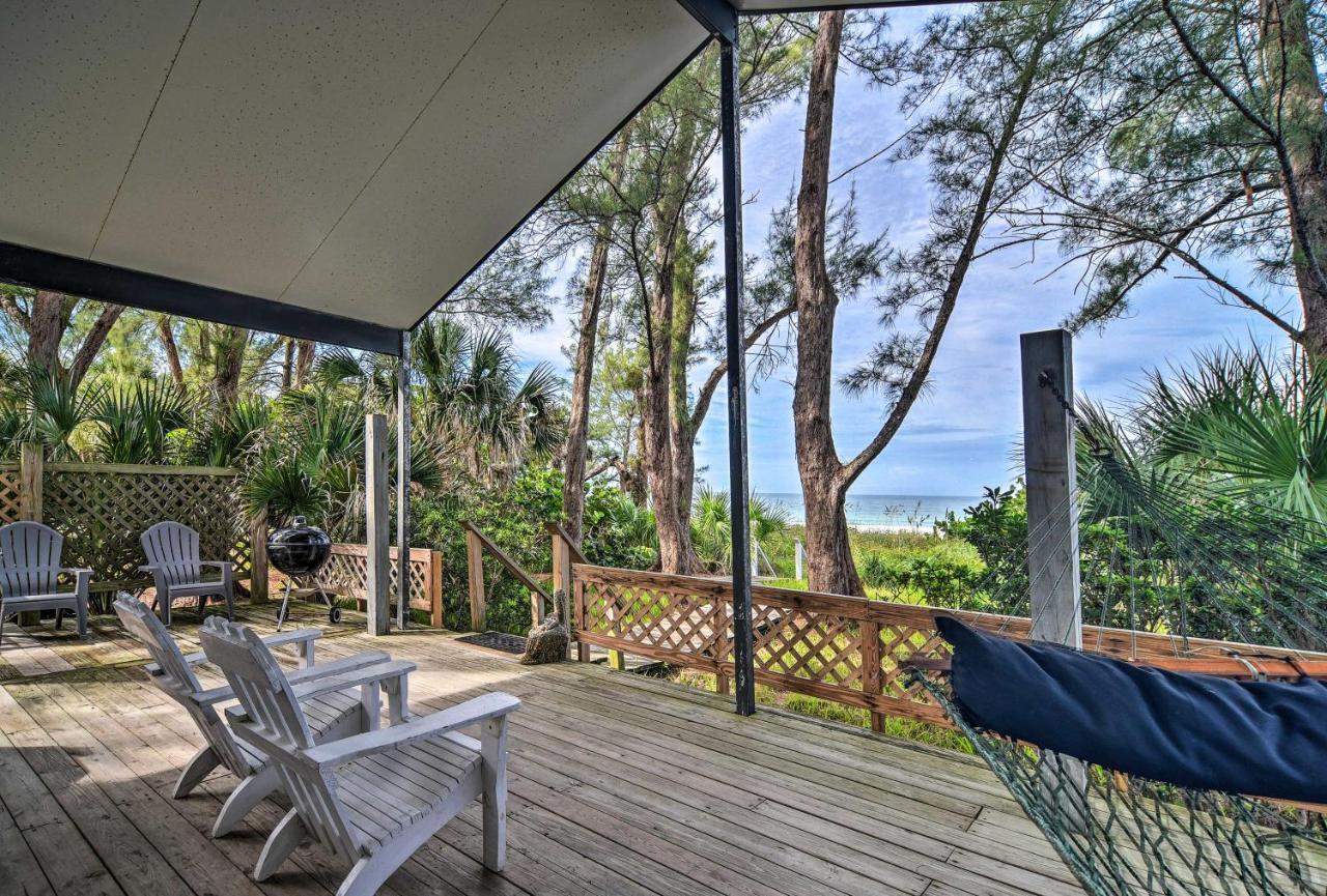 Beachfront Indian Rocks Escape With Ocean View Deck! Holiday home *