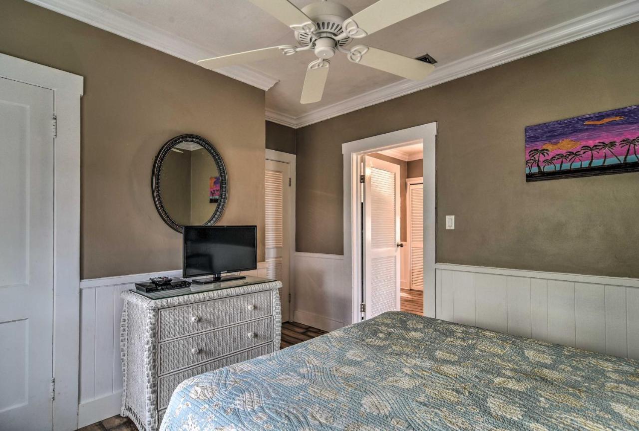 Beachfront Indian Rocks Escape With Ocean View Deck! Clearwater Beach