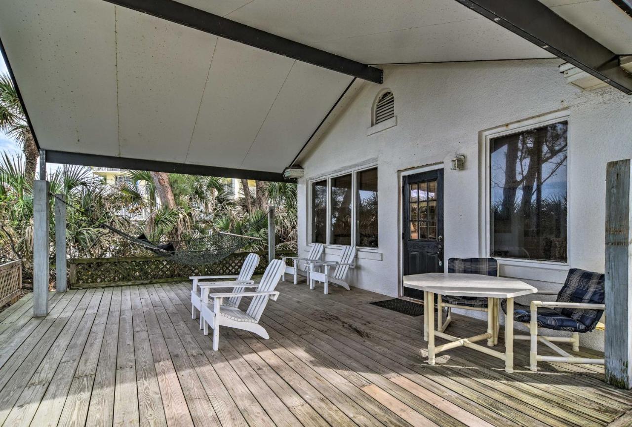 Beachfront Indian Rocks Escape With Ocean View Deck! Holiday home *