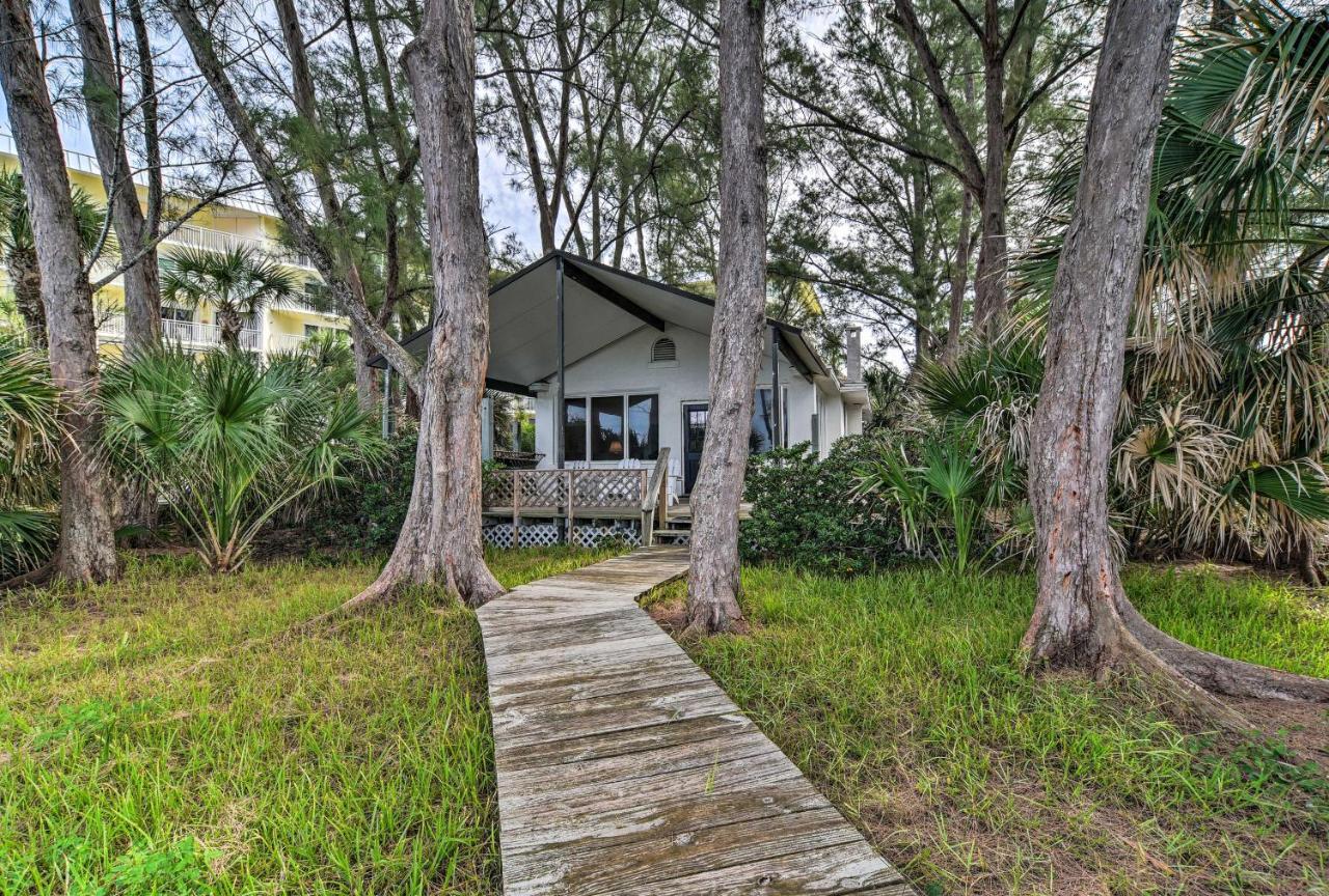 Beachfront Indian Rocks Escape With Ocean View Deck! Holiday home