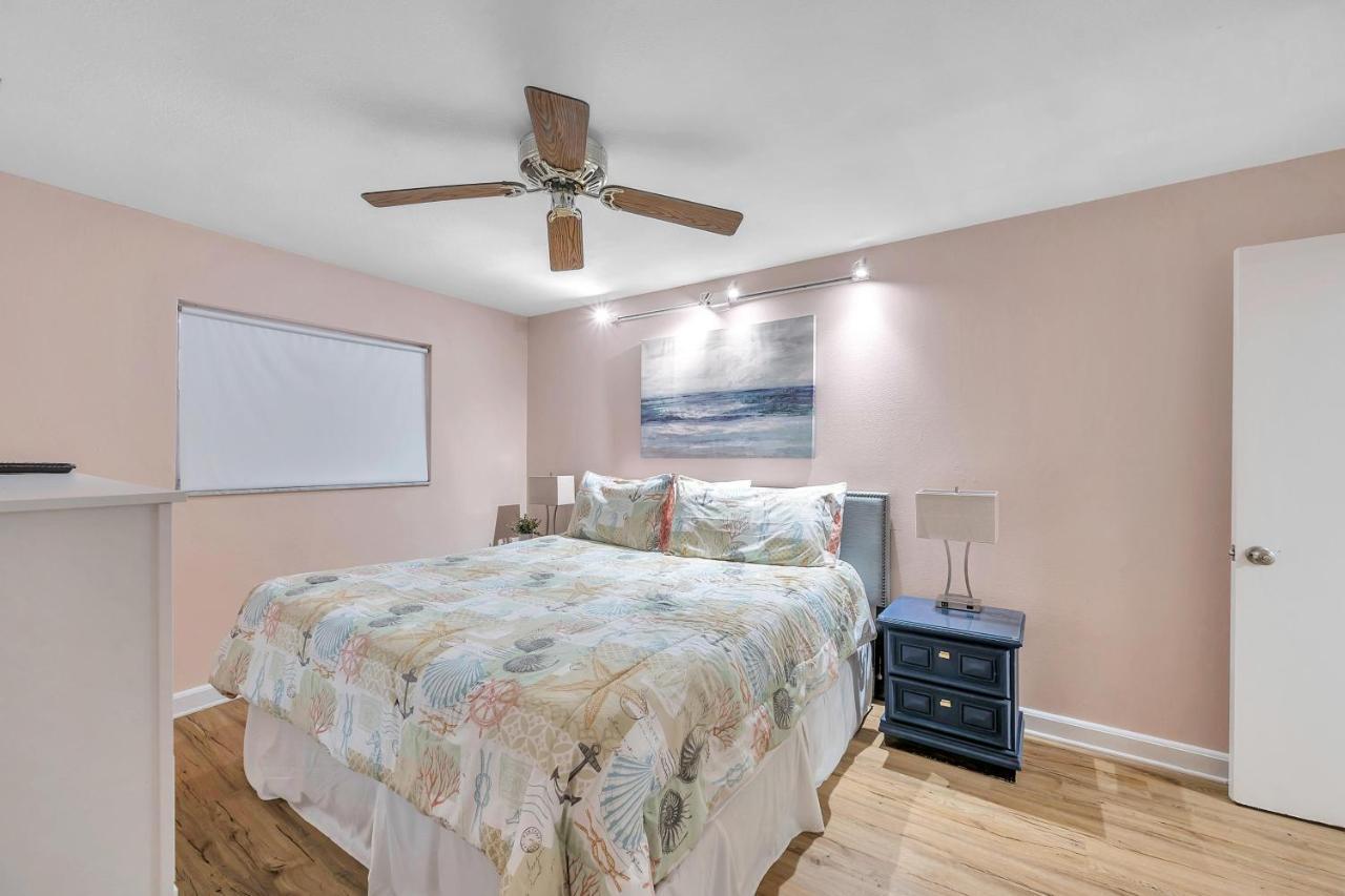 Apartment 2 104 *