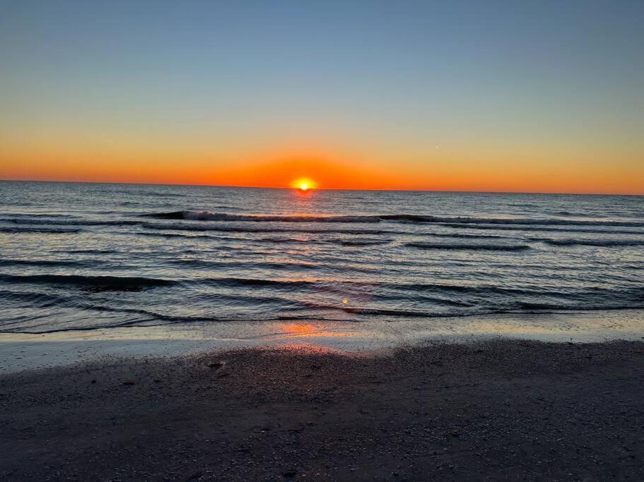 Comfy Coastal Vacation * Clearwater Beach