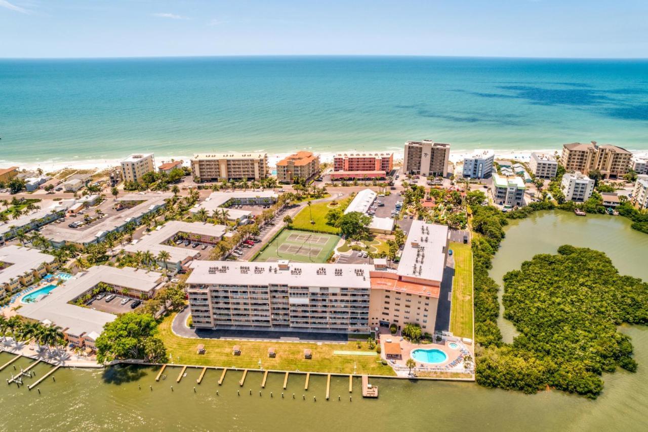 Bayshore Yacht & Tennis 314 *
