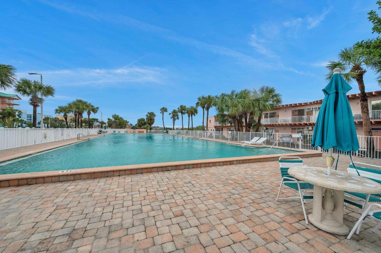 Picturesque Waterfront Clearwater Beach