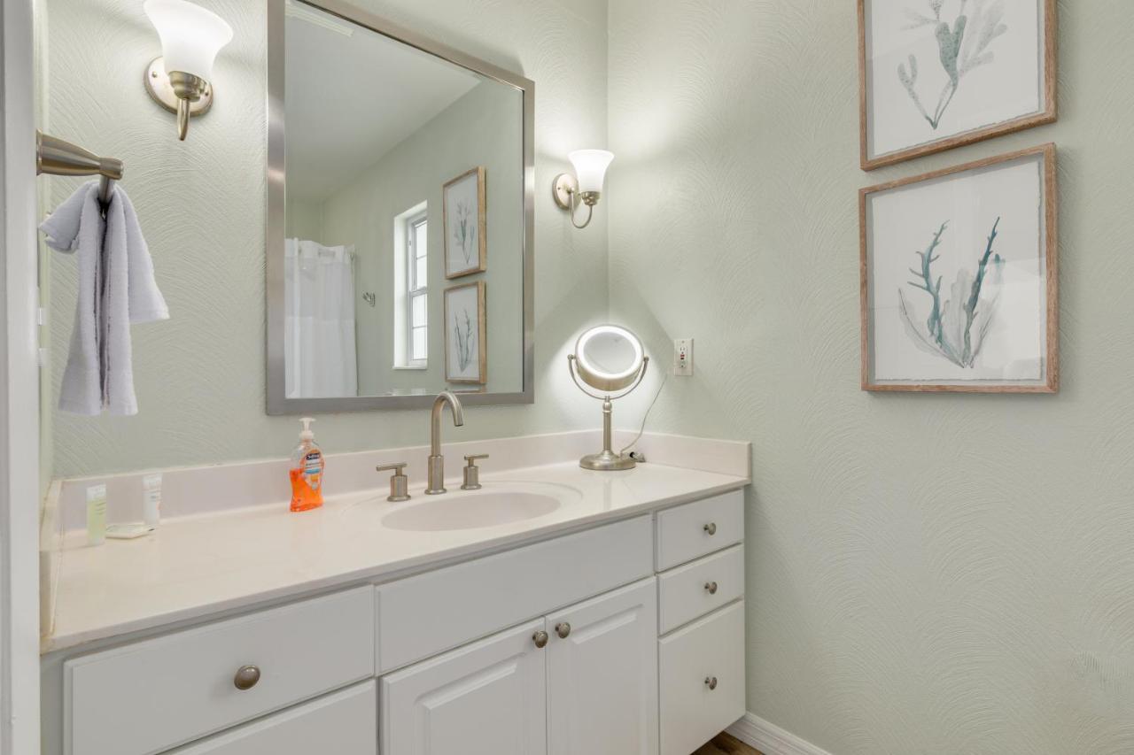 Paradise Point - Secluded Waterfront Oasis Near The Holiday home Clearwater Beach