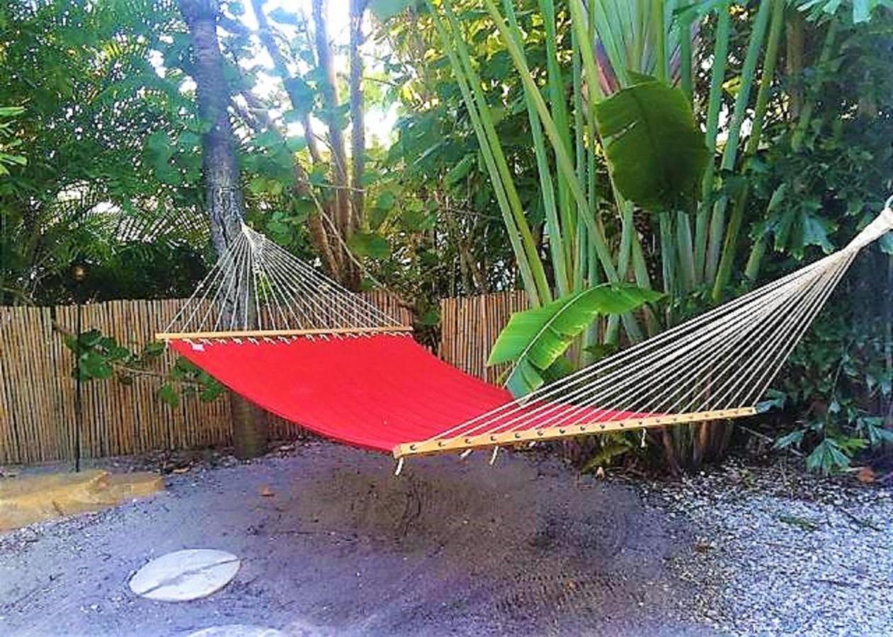 Coconut Grove 5 *