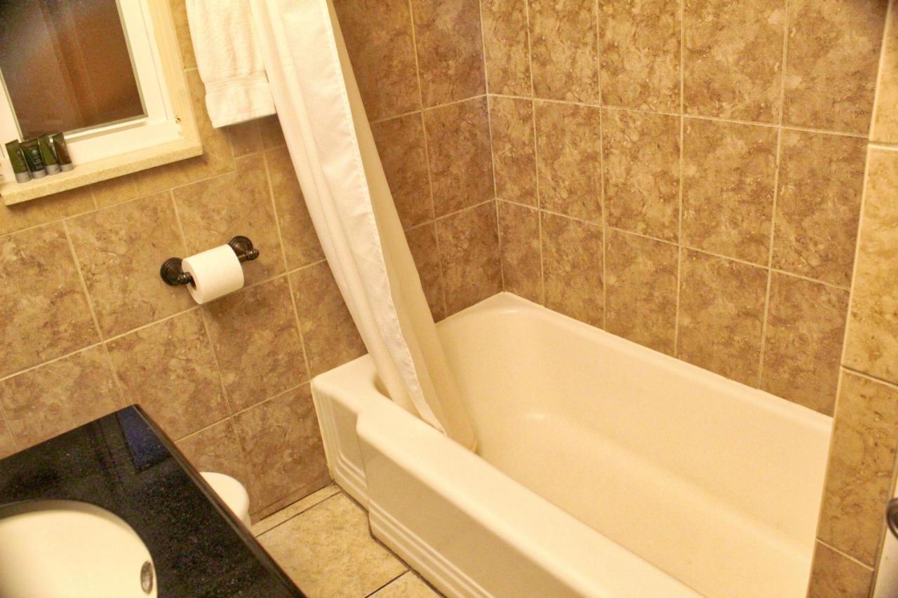 Coconut Grove 5 Apartment *