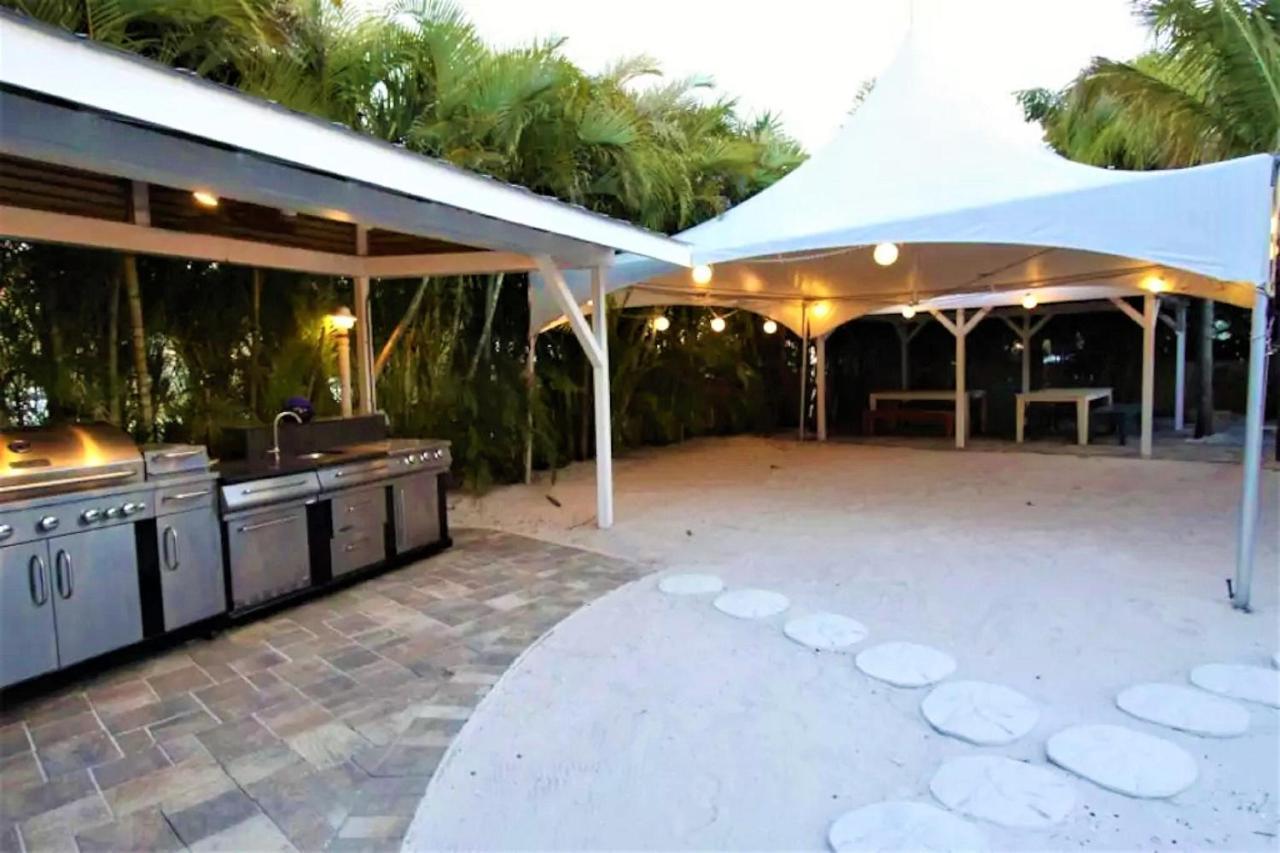 Coconut Grove 5 *