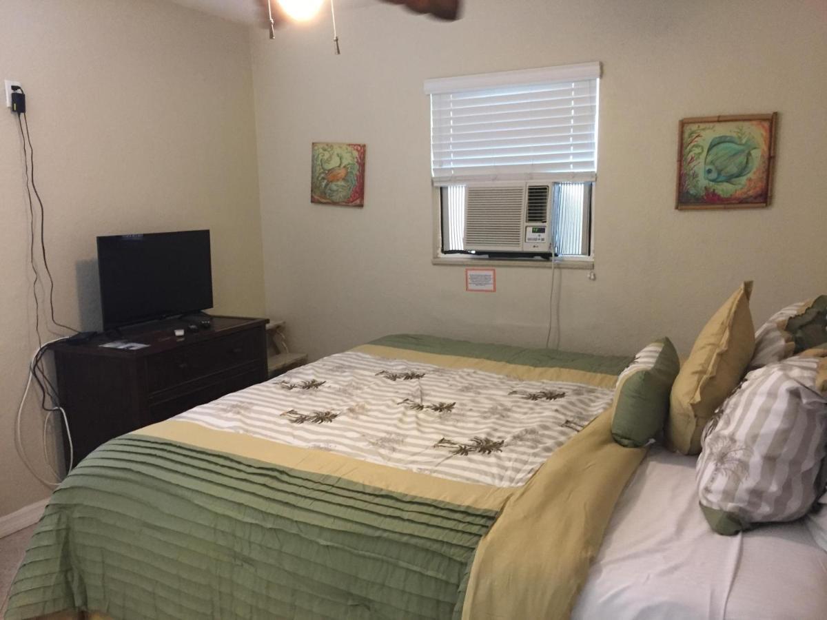 Coconut Grove 8 Apartment