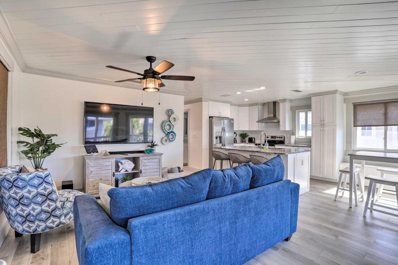 Apartment Walk To With Deck In Indian Shores *