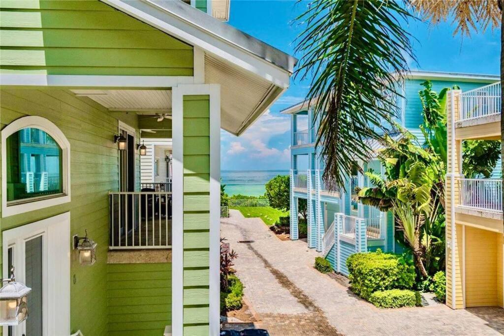 Luxury House - Steps To The Holiday home Clearwater Beach