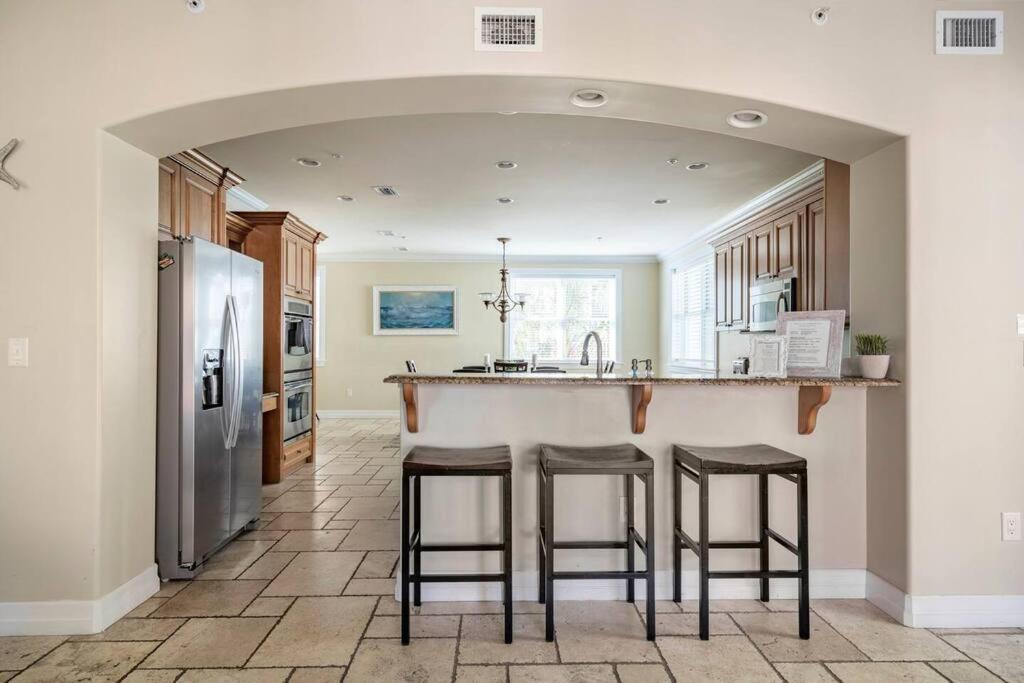 Luxury House - Steps To The Holiday home *