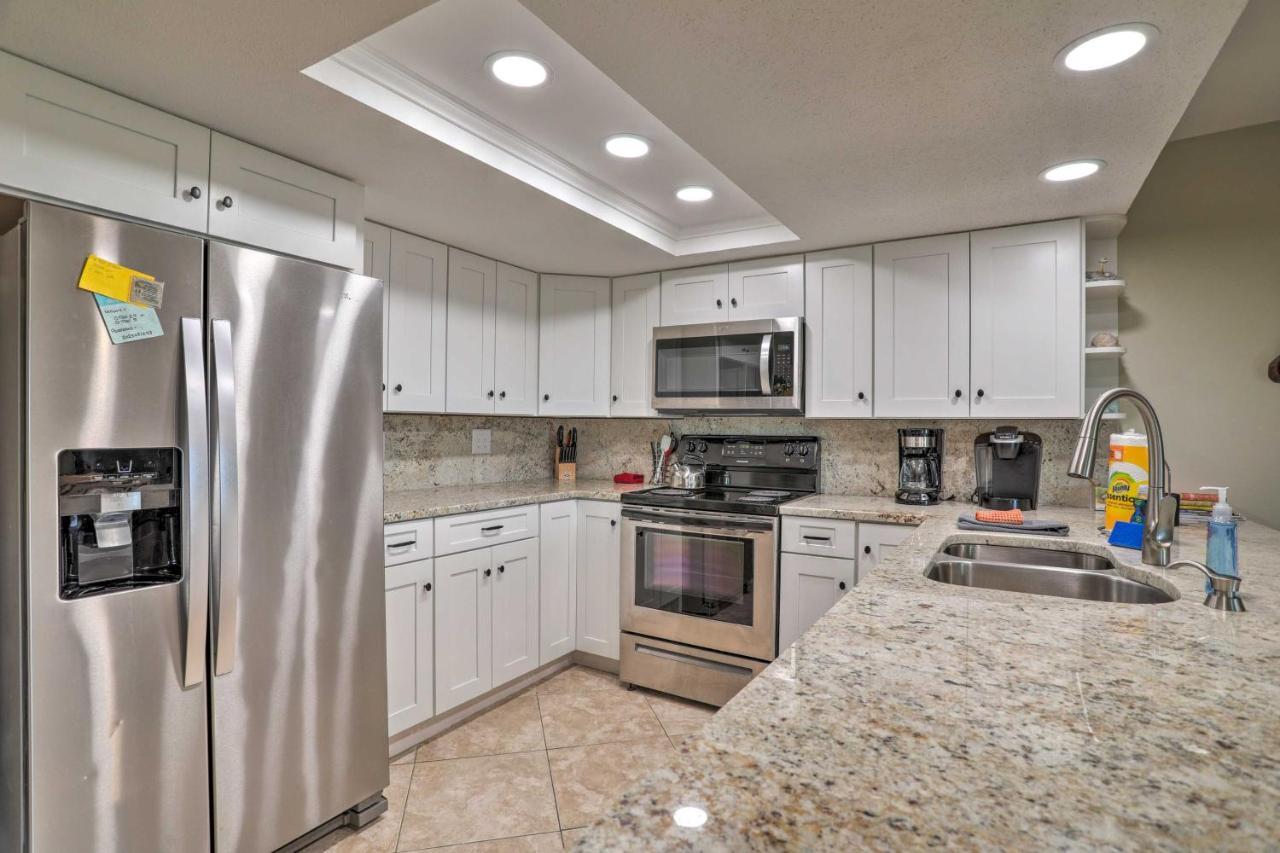 Indian Shores With 2 Balconies And Pool Access! *