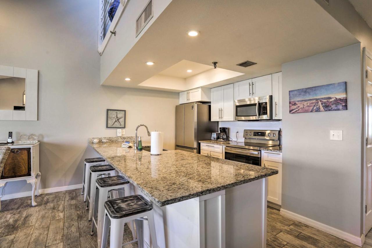 Walk To With Pool In Indian Shores! Apartment Clearwater Beach