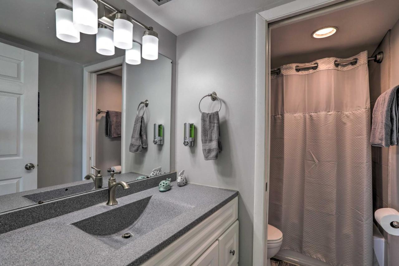 Walk To With Pool In Indian Shores! Apartment *