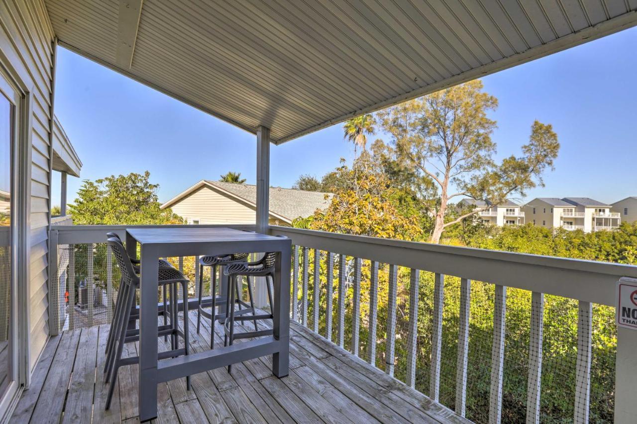 Walk To With Pool In Indian Shores! Apartment Clearwater Beach