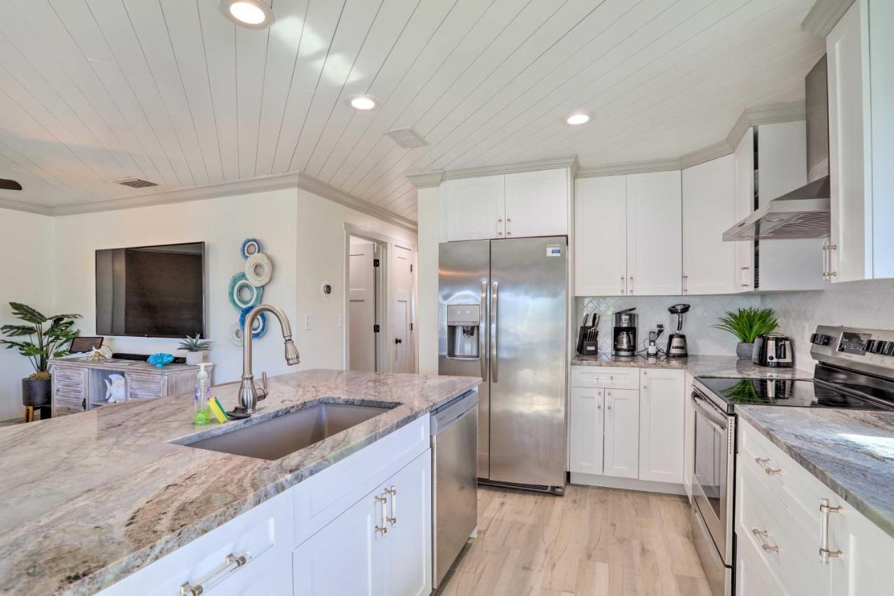 Walk To With Deck In Indian Shores Apartment Clearwater Beach