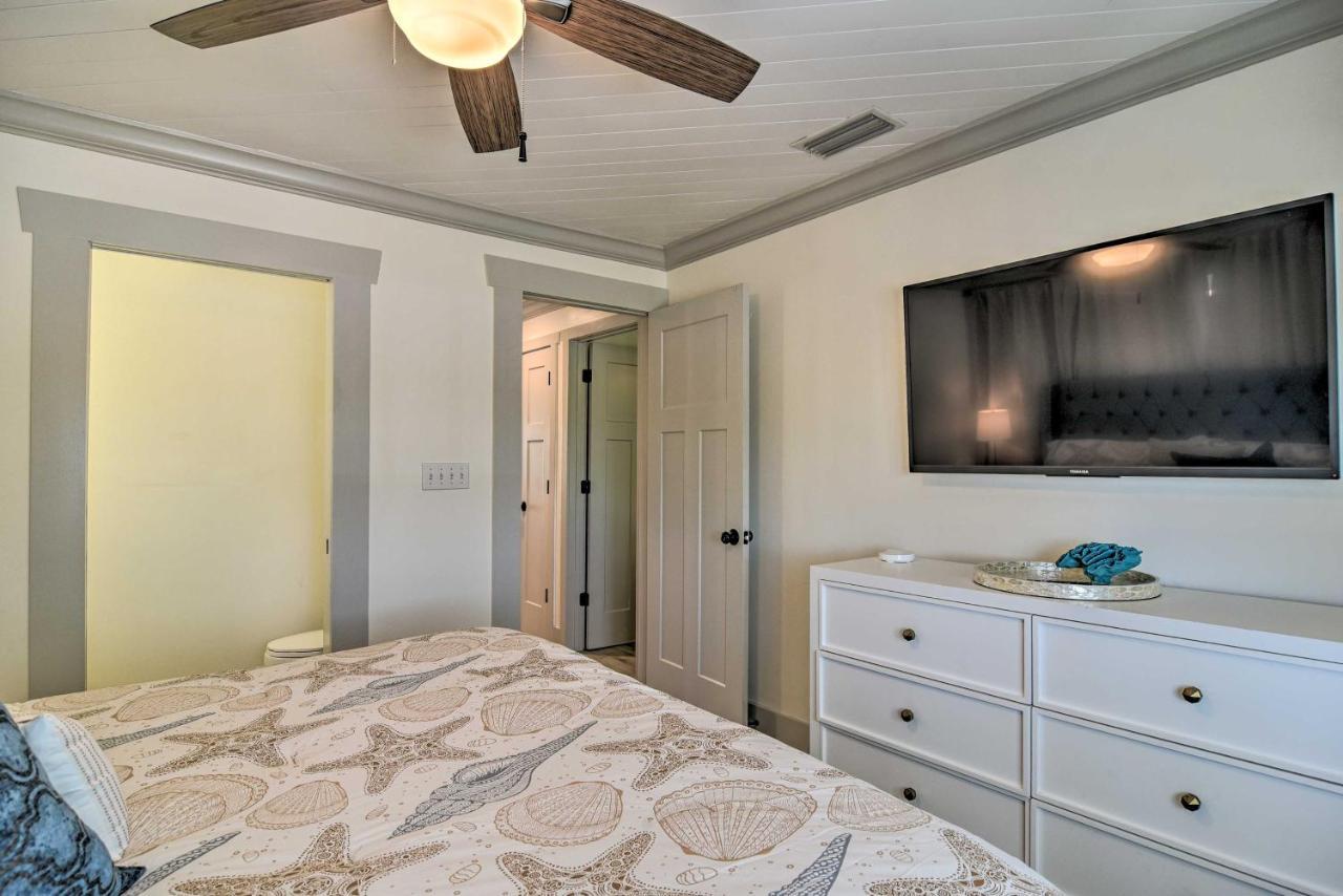 Apartment Walk To With Deck In Indian Shores *