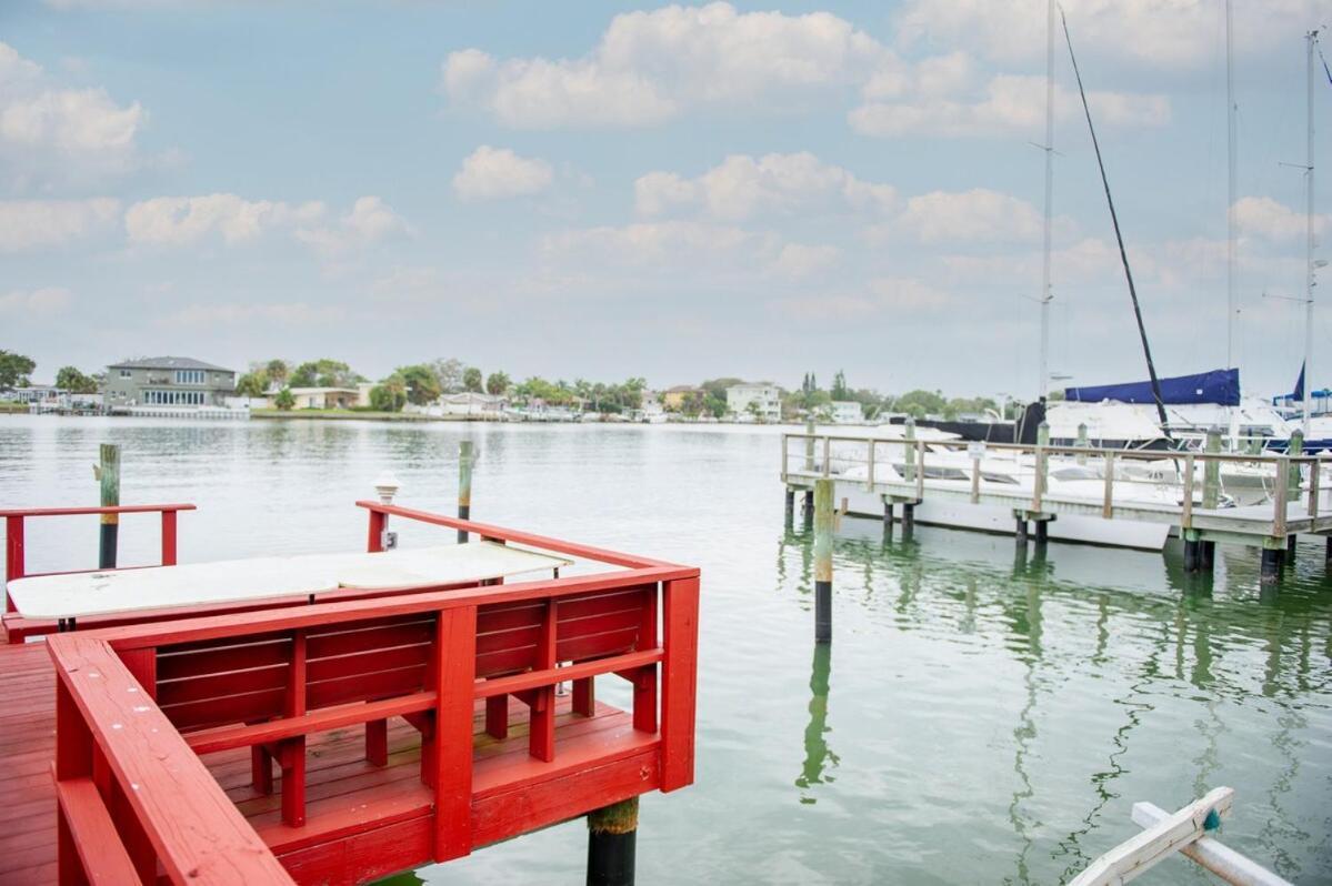 Waterfront Apt, 3 Min Walk To Beach,boats Welcome Clearwater Beach