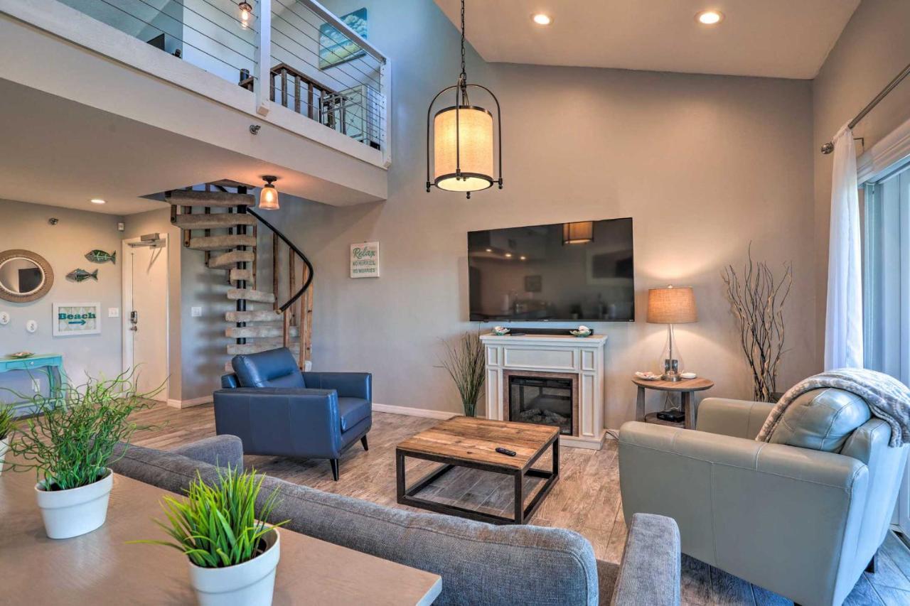Apartment Walk To With Pool In Indian Shores!
