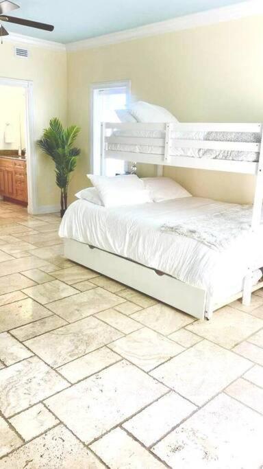 Holiday home Luxury House - Steps To The *