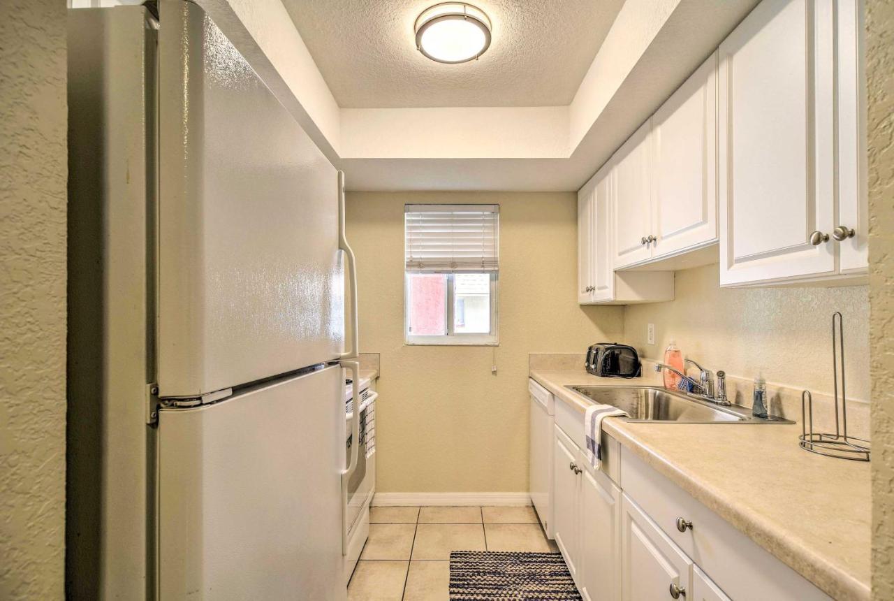 Sunny Indian Rocks Steps To Gulf! Apartment Clearwater Beach
