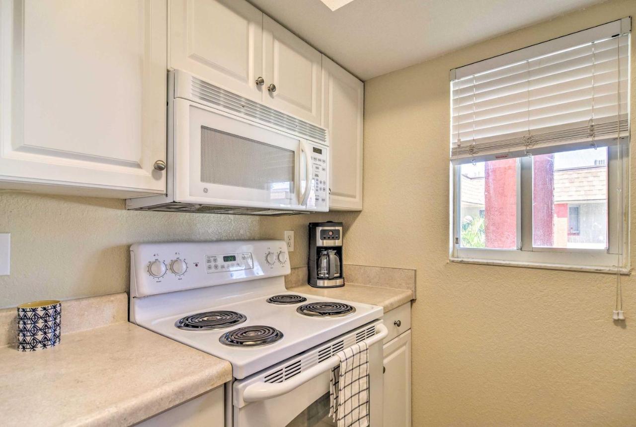 Sunny Indian Rocks Steps To Gulf! Apartment