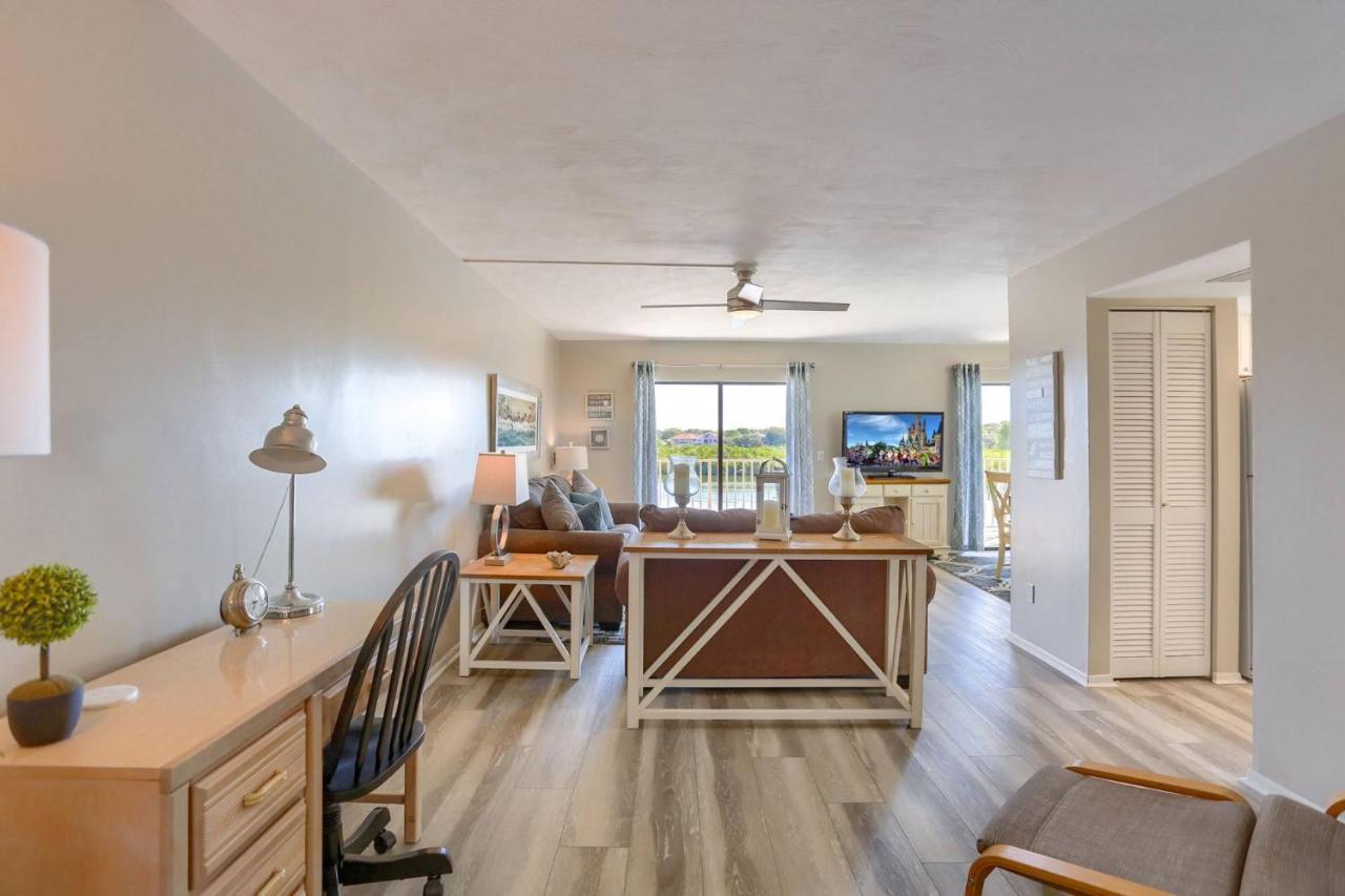 317 Bayshores Yacht & Tennis Club *