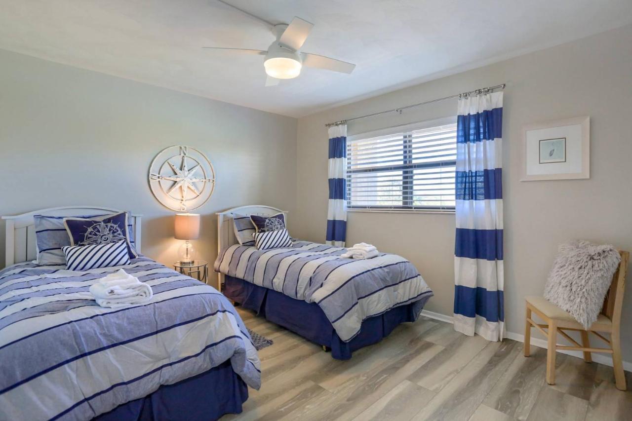317 Bayshores Yacht & Tennis Club *