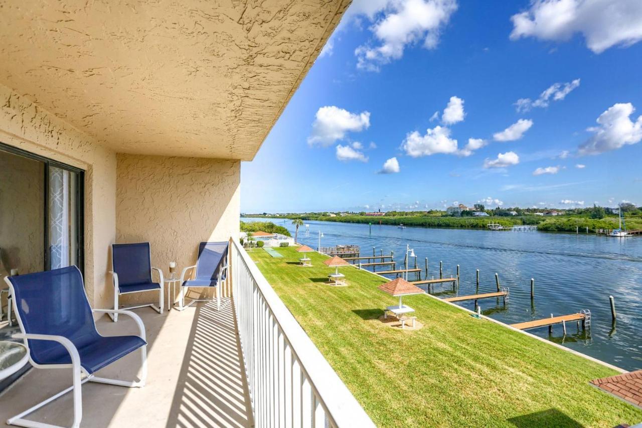 317 Bayshores Yacht & Tennis Club *