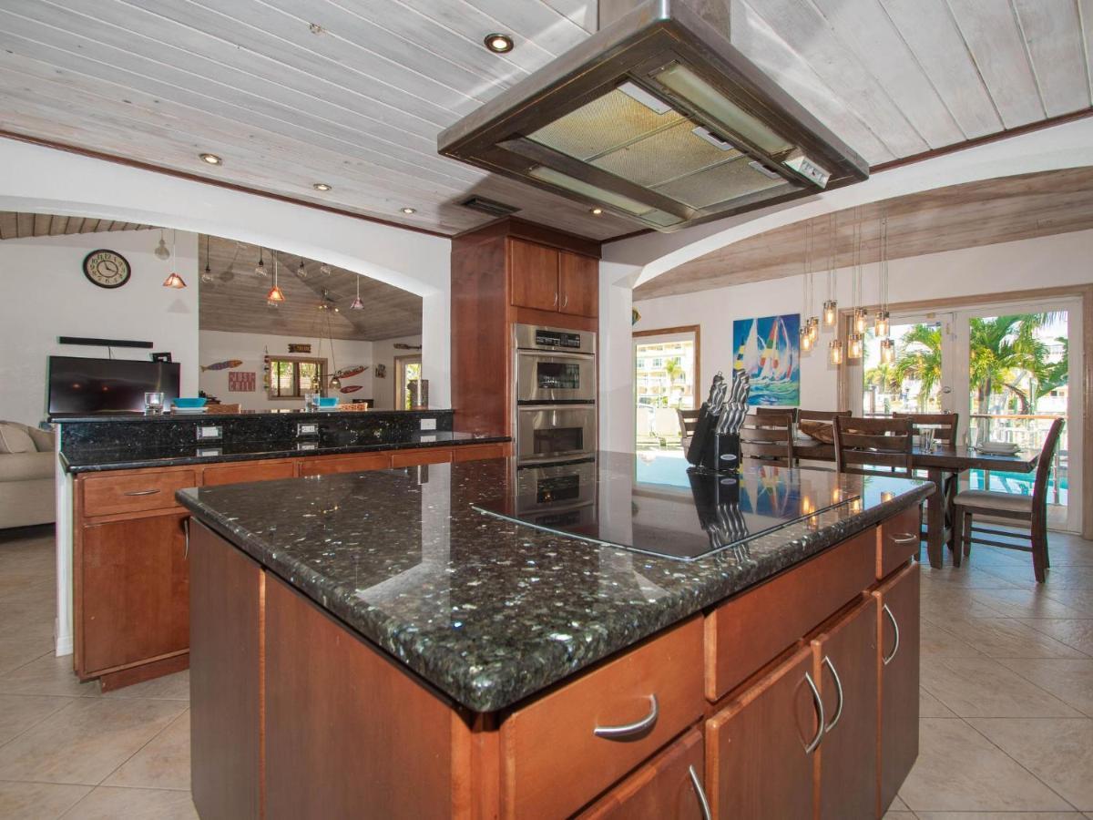 Holiday home Bay Breeze House Waterfront With Pool Clearwater Beach