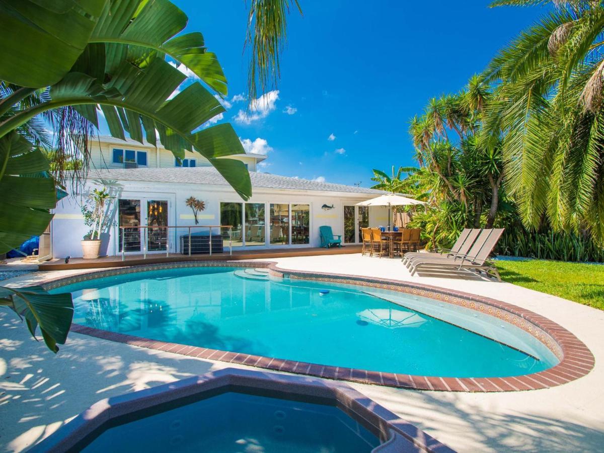 Bay Breeze House Waterfront With Pool Holiday home *