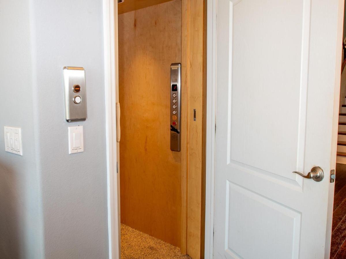 Villa Paradise Cove Townhome 145-3 - Premium Waterfront Community Clearwater Beach