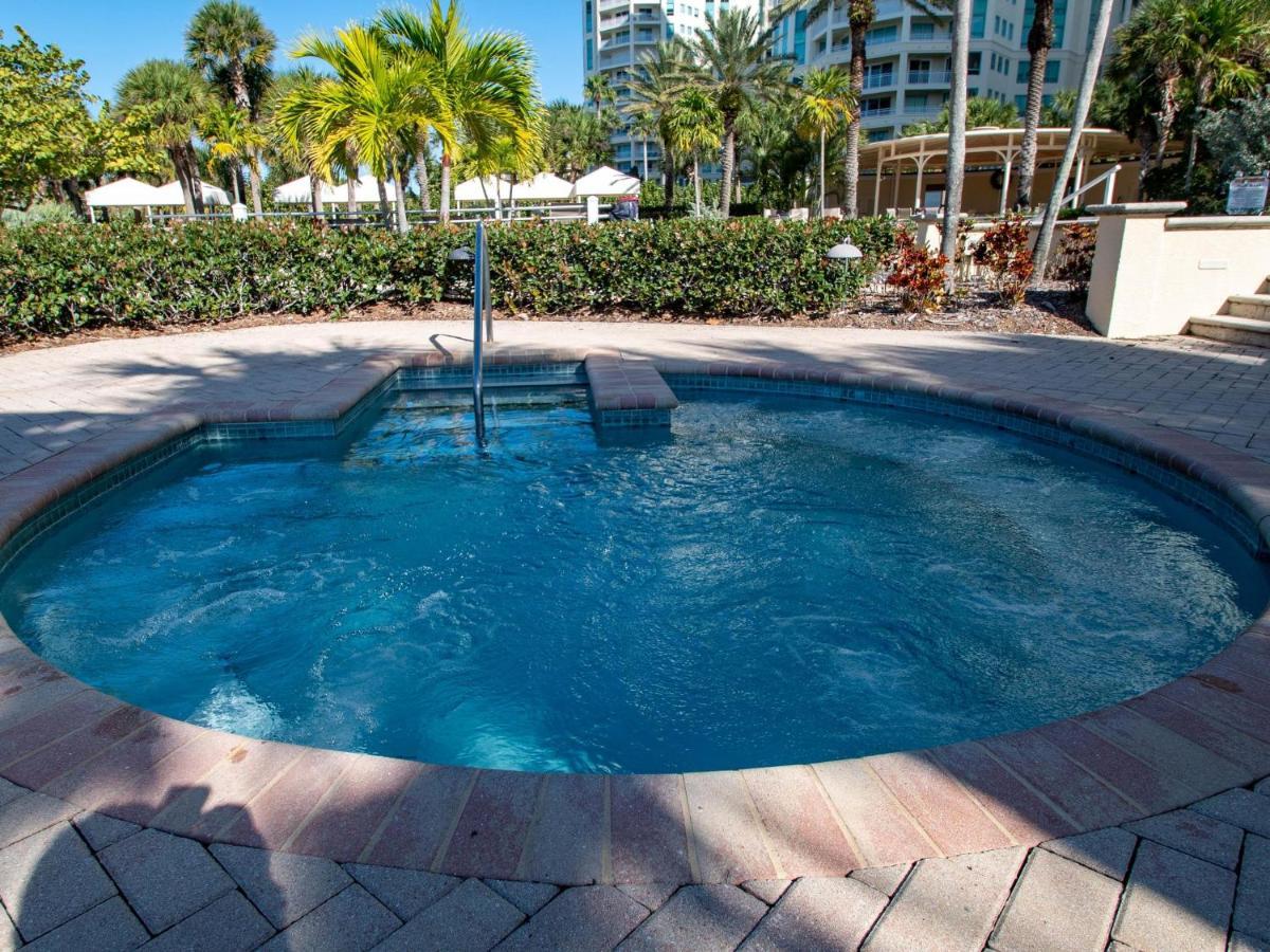 Meridian 1001 - A Spacious Beachfront Apartment Clearwater Beach