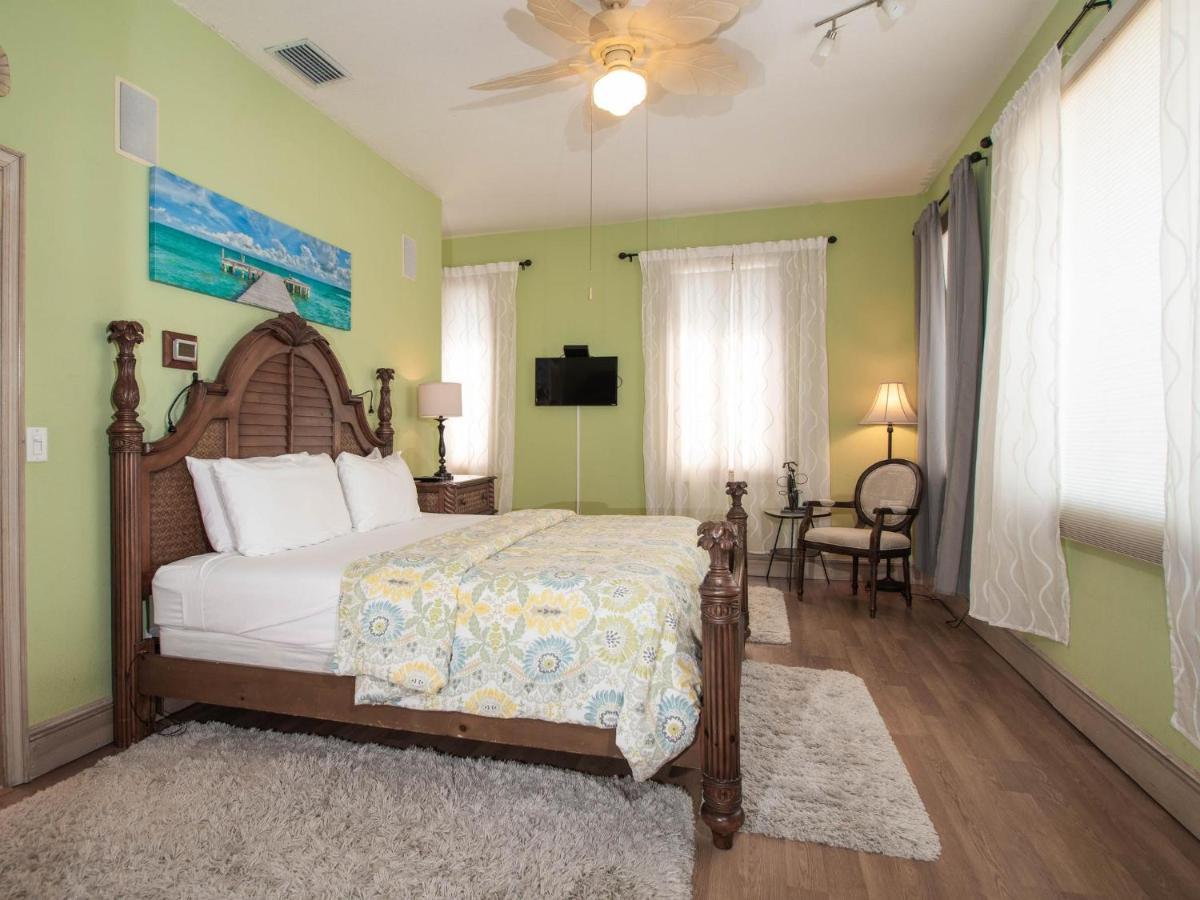 Holiday home Bay Breeze House Waterfront With Pool *